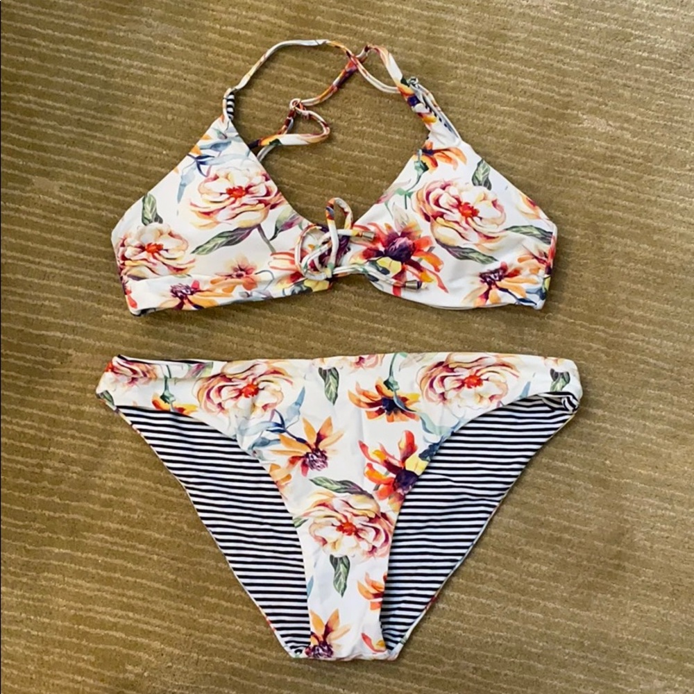 Floral Reversible Cupshe Bikini (WORN ONCE!)